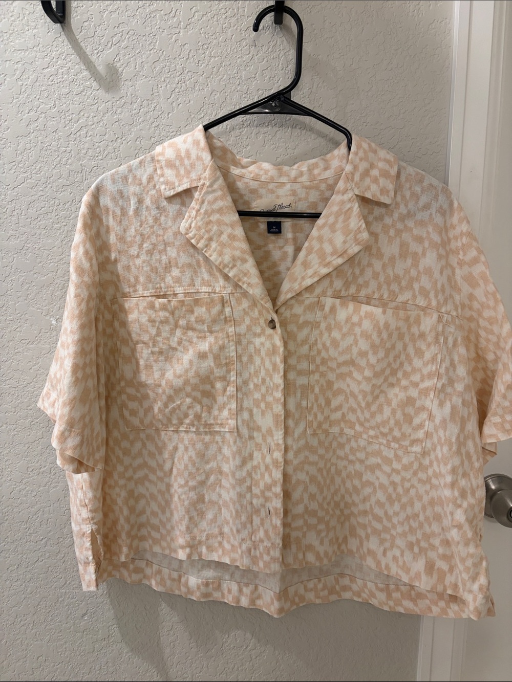 Universal Thread Peach and White Short-Sleeve Button-Down Shirt
